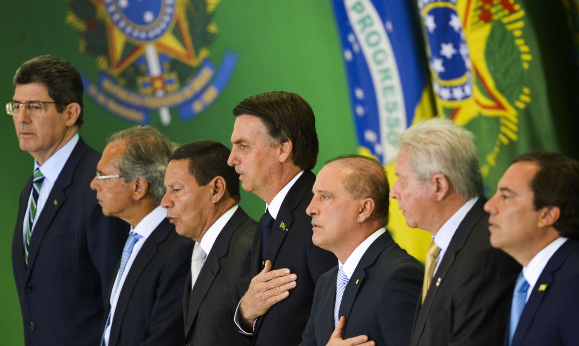 O presidente Jair Bolsonaro dá posse, em cerimônia no Palácio do Planalto, aos presidentes dos bancos públicos. Assume no Banco do Brasil, Rubem Novaes; no Banco Nacional de Desenvolvimento Econômico e Social (BNDES), Joaquim Levy, e na Caixa