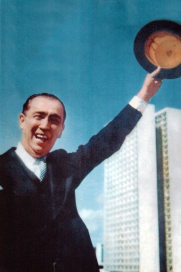 Gervásio Baptista fez a icônica foto de Juscelino Kubitschek com a cartola na mão na inauguração de Brasília. 