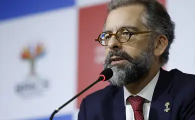 Rio de Janeiro (RJ), 26/04/2025 – O secretário de Assuntos Econômicos e Financeiros do Ministério das Relações Exteriores e Sherpa do Brasil no BRICS, embaixador Mauricio Carvalho Lyrio, fala sobre a Reunião de Chanceleres da Presidência Brasileira do BRICS. Foto: Fernando Frazão/Agência Brasil