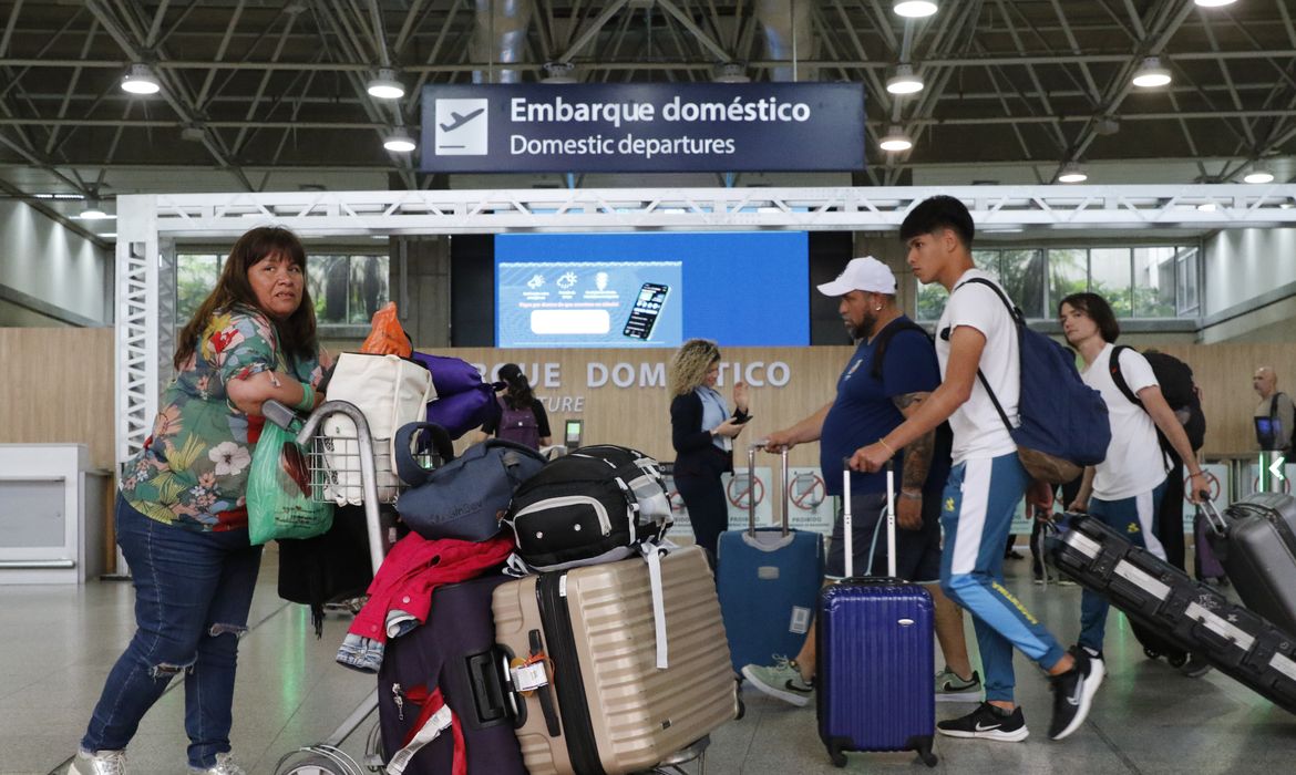 Rio de Janeiro (RJ), 02/10/2023 - Movimento de passageiros no Aeroporto Internacional Tom Jobim, no Galeão, após migração de voos operados no Aeroporto Santos Dumont. Foto: Fernando Frazão/Agência Brasil