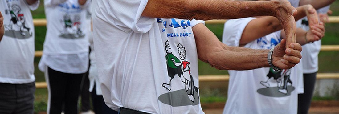 Prática esportiva na terceira idade Praticar esporte na terceira idade ajuda a ter melhores condições de saúde