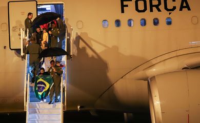 Brasília (DF) 11/12/2023 – A Operação Voltando em Paz, do Governo Federal, cumpre mais uma missão de repatriação de brasileiros, tinha a bordo, 48 passageiros repatriados da Faixa de Gaza.
Foto: Antonio Cruz/Agência Brasil