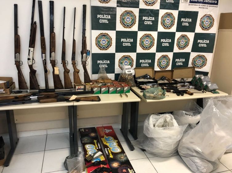 Polícia do Rio combate o comércio irregular de armas