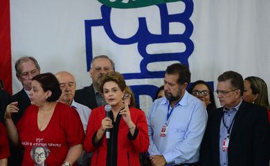 Presidenta Dilma participa de reunião do Diretório Nacional do PDT 