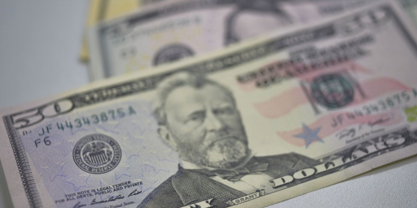 Dólar cai para R$ 5,66 após Copom e acordo entre EUA e Reino Unido Dólar cai para R$ 5,66 após Copom e acordo entre EUA e Reino Unido