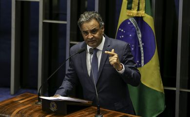 Brasília - O senador Aécio Neves fala durante votação do projeto que cria a Agência Nacional de Mineração (Fábio Rodrigues Pozzebom/Agência Brasil)