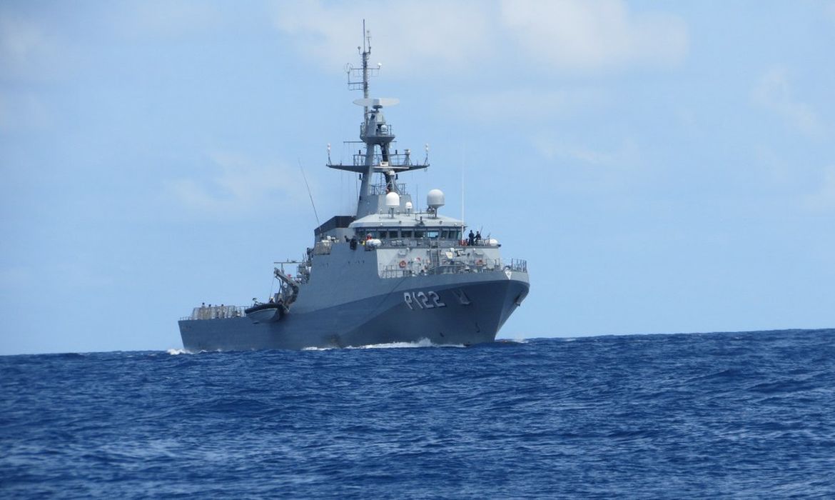 Divulgação/Marinha do Brasil Em inédita cooperação internacional, Marinha e Polícia Federal interceptam embarcação carregada com cocaína