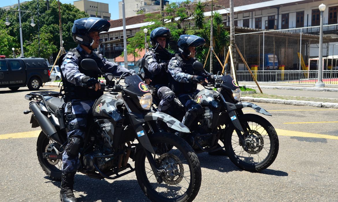 O esquema especial de segurança para as eleições no Rio começou na tarde de hoje (24), com a saída de equipes da polícia militar do Batalhão de Choque, no centro da capital fluminense (Tomaz Silva/Agência Brasil)