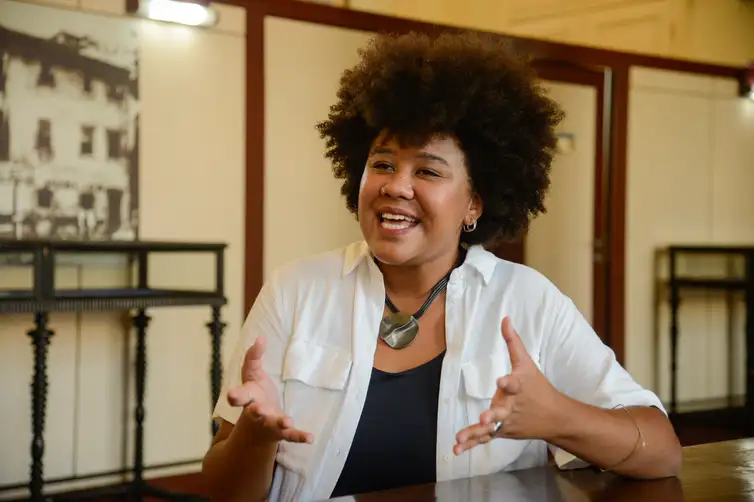 Rio de Janeiro (RJ), 03/04/2024 – A diretora do Arquivo Nacional, Gabrielle Abreu durante sessão de fotos à Agência Brasil, na instituição, no centro do Rio de Janeiro. Foto: Tomaz Silva/Agência Brasil