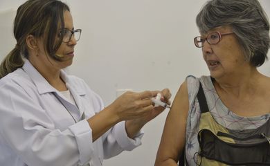Campanha Nacional de Vacinação contra a gripe, que será realizada entre os dias 23 de abril a 1º de junho em todo país, no Centro de Saúde Pinheiros, região oeste.