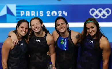 equipe brasileira feminina de natação (Maria Paula, Sthephanie, Gabi Roncatto e Mafê) se classifica à final do revezamento 4x200m em Paris - Olimpíada - em 01/08/2024