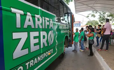 Brasília (DF) 01/12/2023 - O município de Luziânia (GO), no Entorno do Distrito Federal, passou a ter transporte público em operação com tarifa zero. A medida garante aos moradores da cidade gratuidade para circulação nos veículos coletivos. Foto: Wilson Dias/Agência Brasil