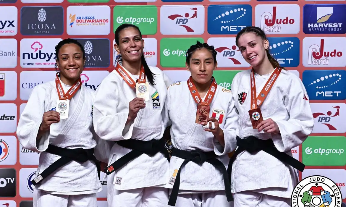 Jéssica Pereira é ouro e Gabriela Conceição prata nos 52 kg do Grand Prix de Lima, em 11/10/2025