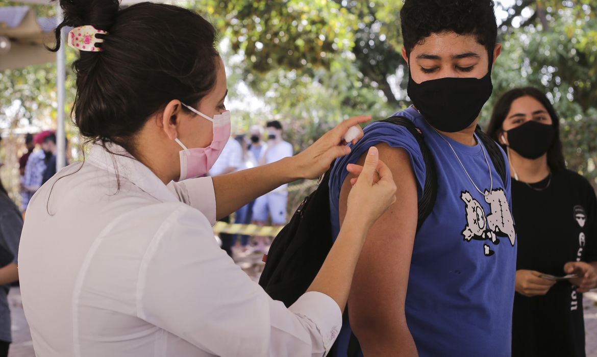 Saúde inicia vacinação para adolescentes de 14 anos (15.09.2021)