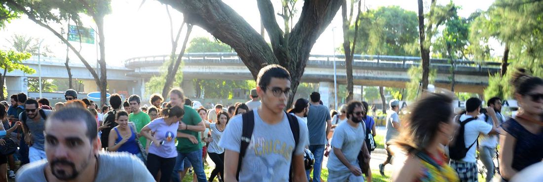 PM de Pernambuco age contra manifestantes do movimento Ocupe Estelita em Recife. Tropa de choque realizou a reintegração de posse do Cais José Estelita na manhã desta terça-feria