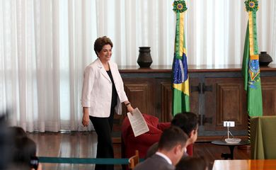 Brasília - A presidenta afastada Dilma Rousseff divulga carta denominada Mensagem ao Senado e ao povo brasileiro, na qual admite que cometeu erros na gestão do país e propõe novo plebiscito (Wilson Dias/Agência Brasil)