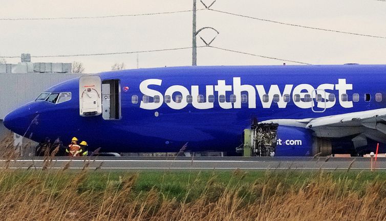 O vôo 1380 da Southwest Airlines foi obrigado a fazer um pouso de emergência no Philadelphia International Airport 