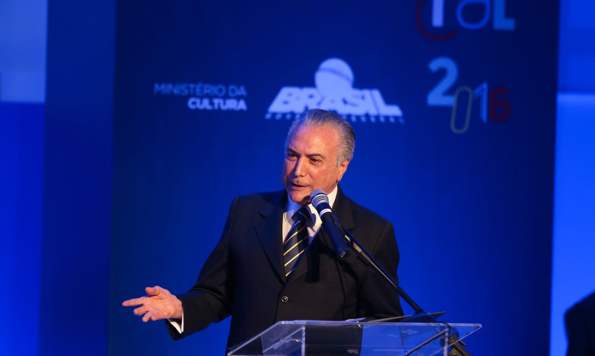 Brasília - Presidente Michel Temer discursa na cerimônia de entrega da Ordem do Mérito Cultural 2016 – Dona Ivone Lara, no Palácio do Planalto (Valter Campanato/Agência Brasil)
