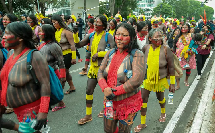 Brasília (DF) 30/10/2024 - Indigenas durante ato na Esplanada dos Ministérios pedindo demarcação dos seus territorios.
Foto: Bruno Spada/Câmara dos Deputados