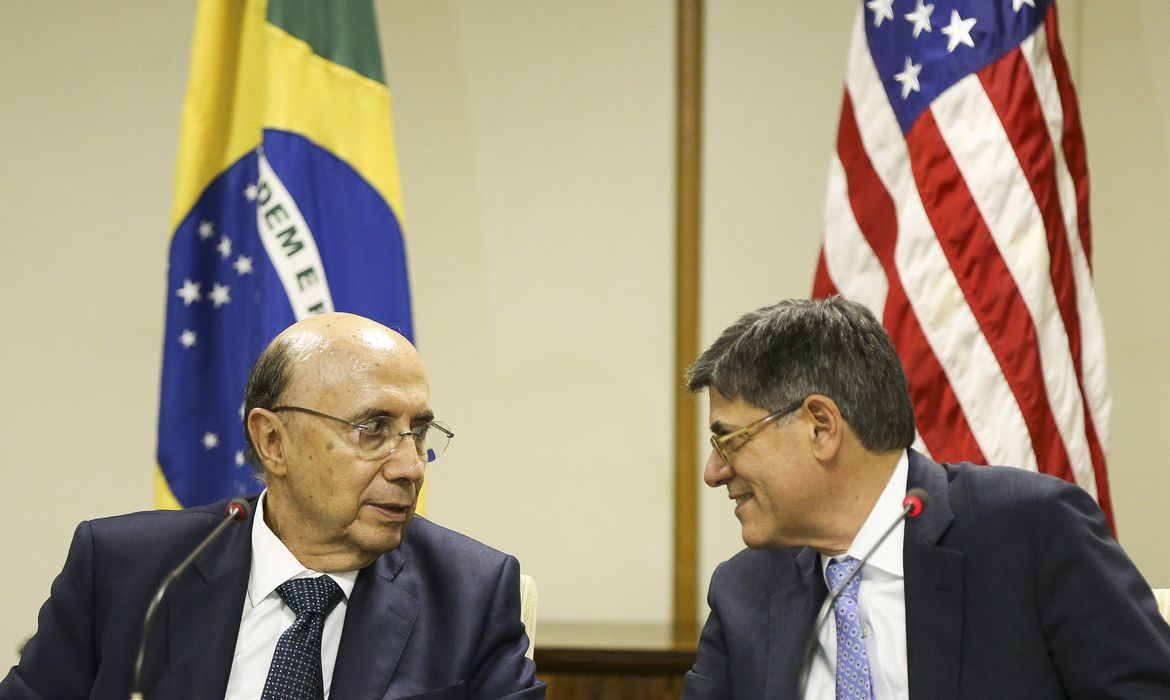 Brasília - O ministro da Fazenda, Henrique Meirelles, recebe o secretário do Tesouro dos Estados Unidos, Jacob Lew (Marcelo Camargo/Agência Brasil)