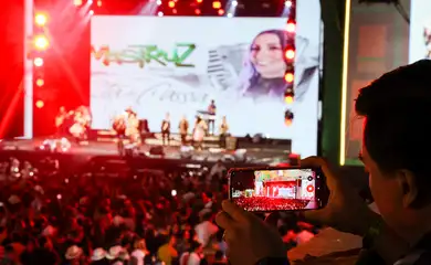 Campina Grande (PB), 15/06/2025 – A banda Mastruz Com Leite durante apresentação no palco principal da festa de São João, no Parque do Povo, em Campina Grande. Tomaz Silva/Agência Brasil