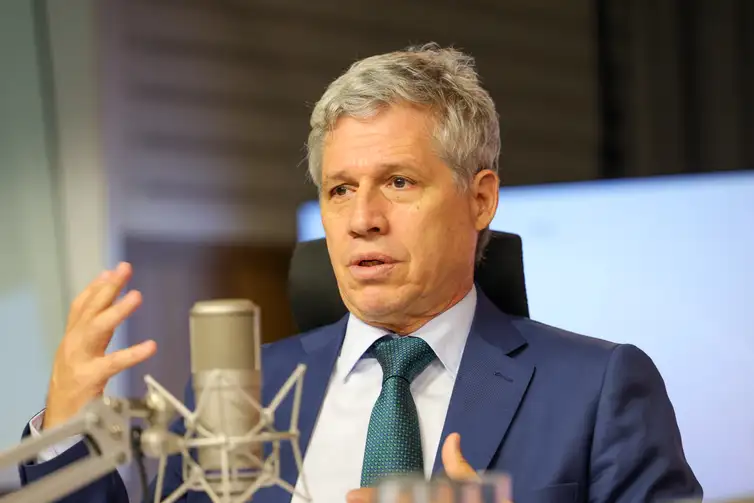 Brasília (DF) 20/01/2026 - O ministro do Desenvolvimento Agrário e Agricultura Familiar, Paulo Teixeira, participa do programa Bom Dia, Ministro.  Foto: Fabio Rodrigues-Pozzebom/ Agência Brasil