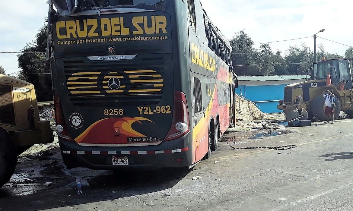 Acidente com ônibus mata 16 pessoas no Peru Reuters/Divulgação