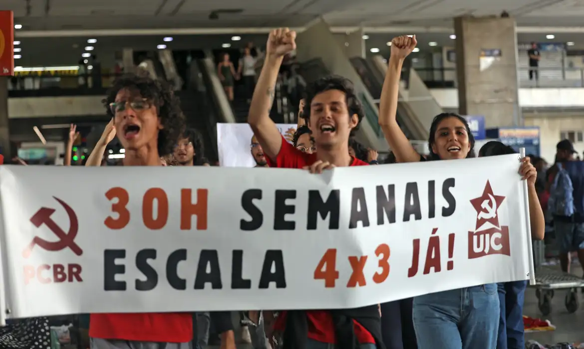 Manifestao de Dia do Trabalhador pede reduo de jornada em Braslia
