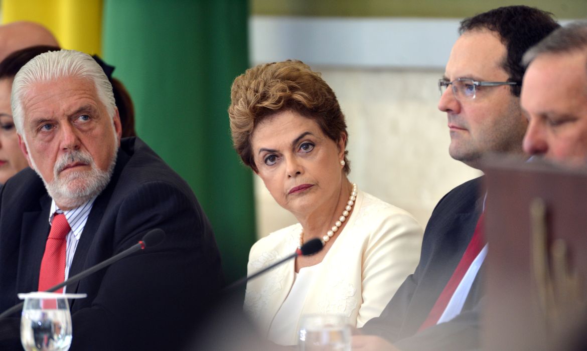 Brasília - O ministro da Casa Civil, Jacques Wagner, a presidente Dilma e o ministro da Fazenda, Nelson Barbosa participam da reunião do CDES (Fabio Rodrigues Pozzebom/Agência Brasil)