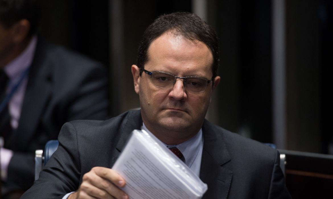 Brasília - O ex-ministro Nelson Barbosa presta depoimento durante o terceiro dia da sessão de julgamento do impeachment da presidenta afastada Dilma Rousseff, no Senado Federal (Marcelo Camargo/Agência Brasil)