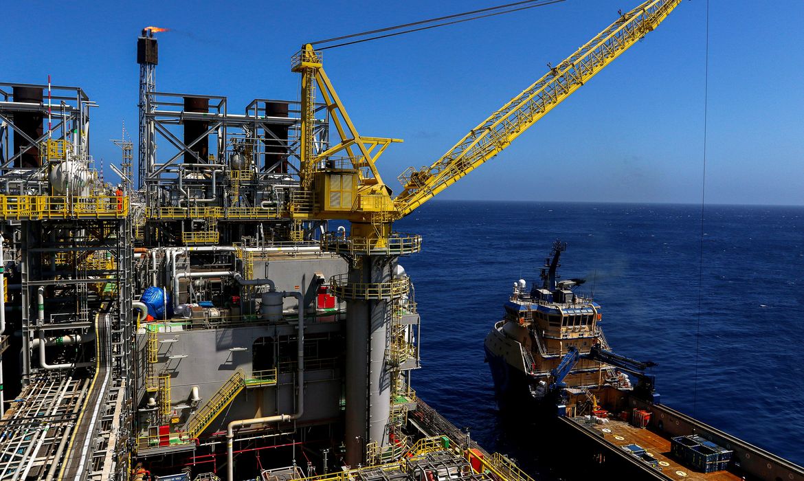 Rio de Janeiro (RJ), 28/09/2023 - Navio-plataforma P-71, instalado no campo de Itapu, no pré-sal da Bacia de Santos, a 200 km da costa do Rio de Janeiro. Foto:Tânia Rêgo/Agência Brasil