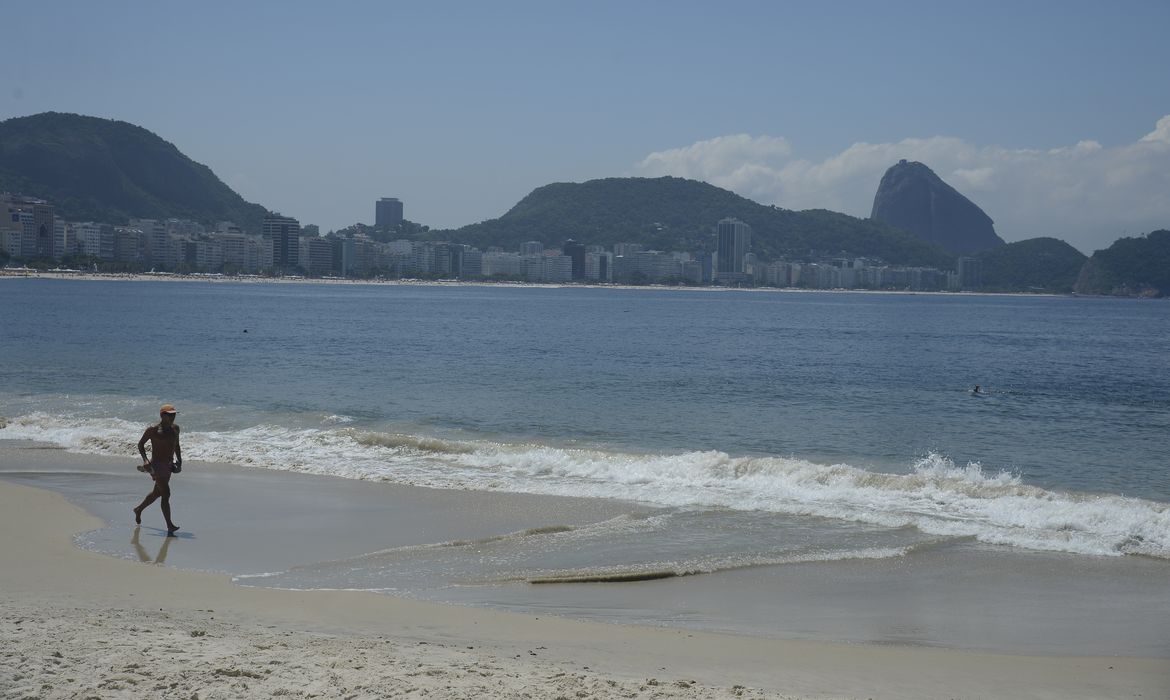 Praias da zona sul do Rio de Janeiro apresentam número reduzido de pessoas