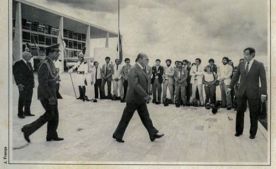 Brasília (DF) 06/04/2024 - Jornalistas credenciados do palácio do Planalto  durante protesto na saida do então presidente João Baptista Figueiredo em janeiro de 1984.
Foto: A Culpa é da Foto/J.França/Divulgação