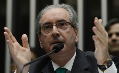 Brasília - O presidente da Câmara dos Deputados, Eduardo Cunha, preside a sessão para eleger integrantes da comissão especial encarregada de analisar o pedido de impeachment da presidenta Dilma Rousseff (Antônio Cruz/ Agência Brasil)