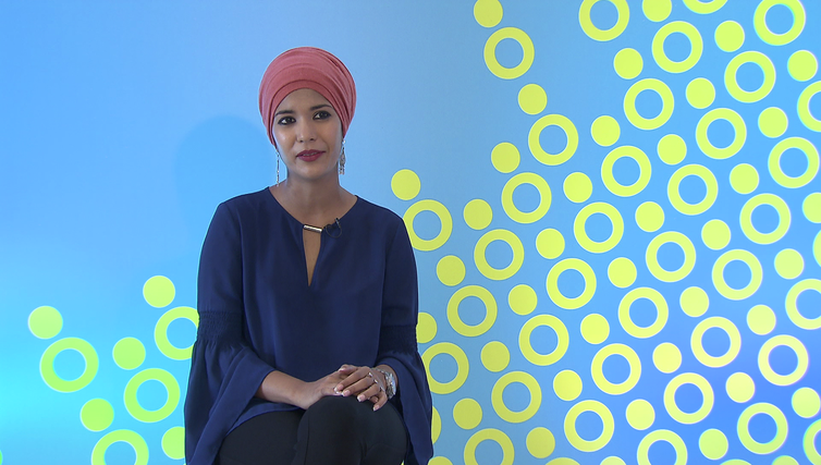 A jornalista Zahra Rasool dá seu depoimento no programa Singulares