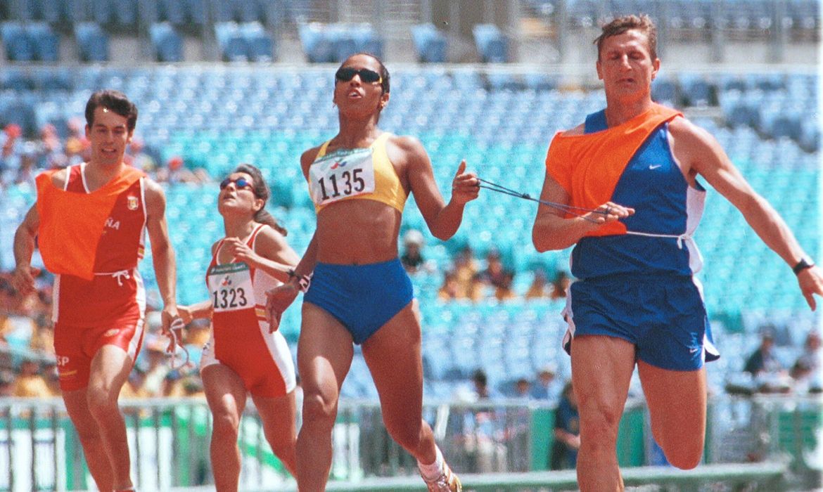  Ádria Santos na Paralimpíada de Sydney, em 2000 - Divulgação/Acervo pessoal/João Batista Carvalho e Silva