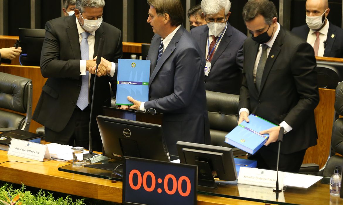Os presidentes da Câmara, Arthur Lira, da República, Jair Bolsonaro, e do do Congresso Nacional, Rodrigo Pacheco, durante a sessão inaugural dos trabalhos legislativos de 2022, no Congresso Nacional.