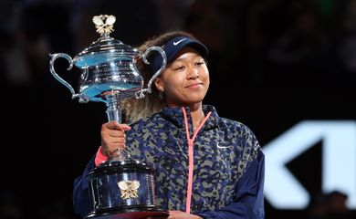 Naomi Osaka é bicampeã do Aberto da Austrália em 2021, ano em que o Grand Slam teve público reduzido por causa da epidemia de covid-19.