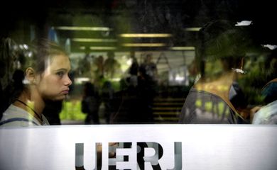 Rio de Janeiro - Alunos da Uerj ocupam o campus da universidade no Maracanã, em protesto pelo não pagamento das bolsas dos estudantes e dos salários de servidores terceirizados (Tânia Rêgo/Agência Brasil)