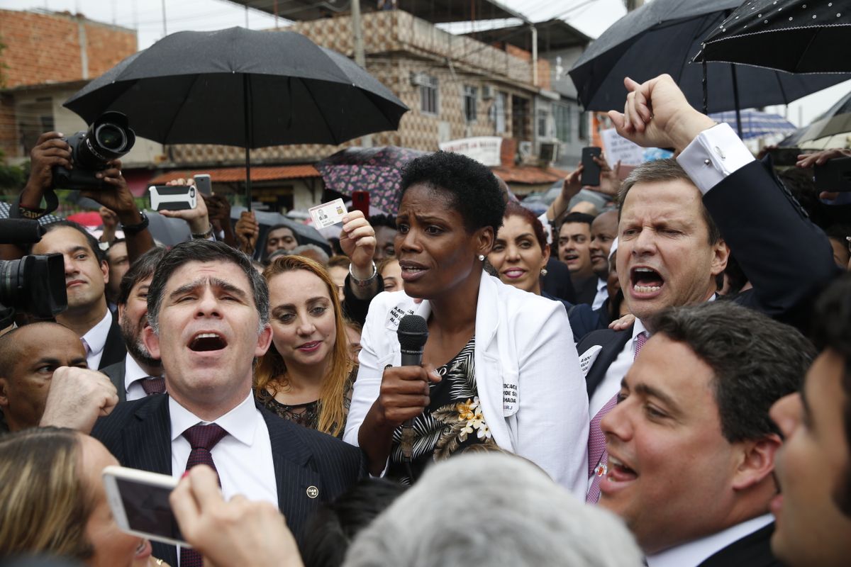 Advogada algemada em fórum ganha ato de apoio em Duque de Caxias Agência Brasil