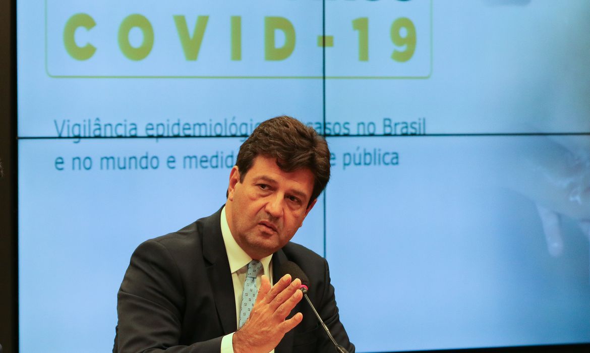 O ministro da Saúde, Luiz Henrique Mandetta, participa da Comissão Geral para atualiazação da situação nacional do coronavírus