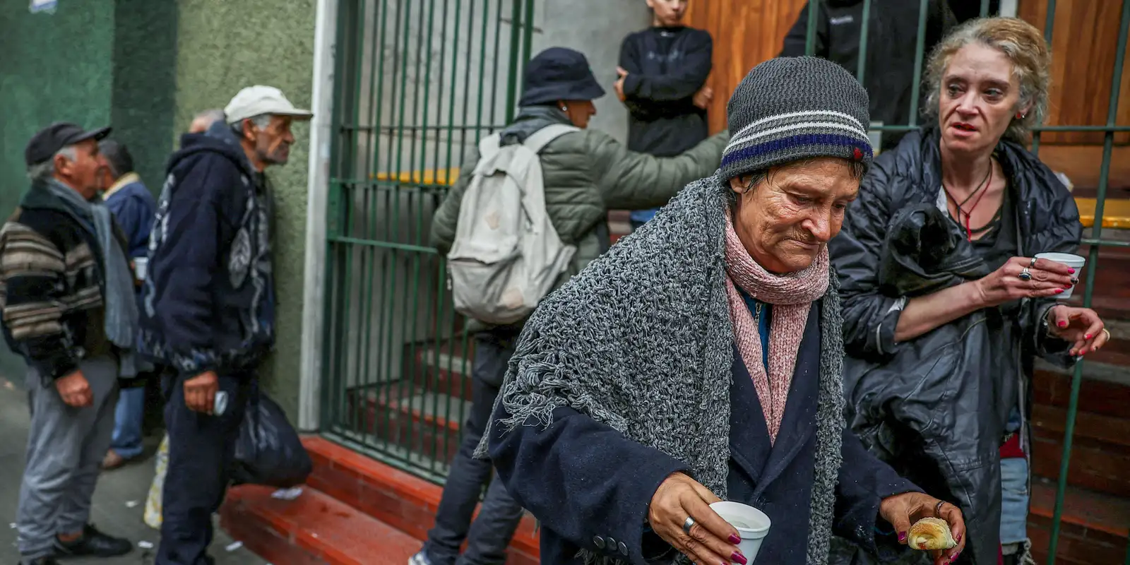 Las medidas de austeridad de Milei están hundiendo a la mitad de Argentina en la pobreza