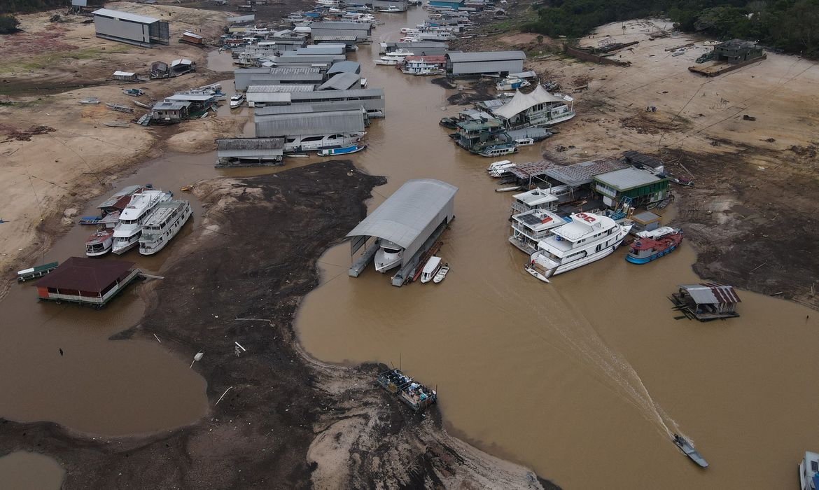 Brazil drought reduces Amazon river port water levels to 121-year record low. REUTERS/Bruno Kelly