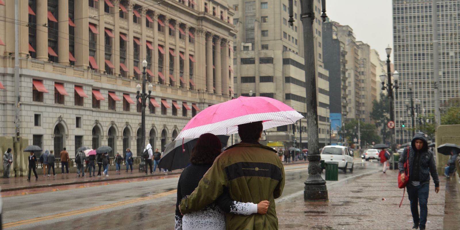 Capital paulista terá dias de sol entre nuvens e pancadas de chuva