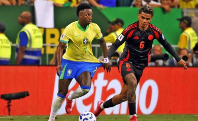 Brasília (DF), 20/03/2025 - Lance de jogo de futebol entre Brasil e Colômbia válido pelas Eliminatórias da Copa do Mundo. Foto: Bruno Peres/Agência Brasil