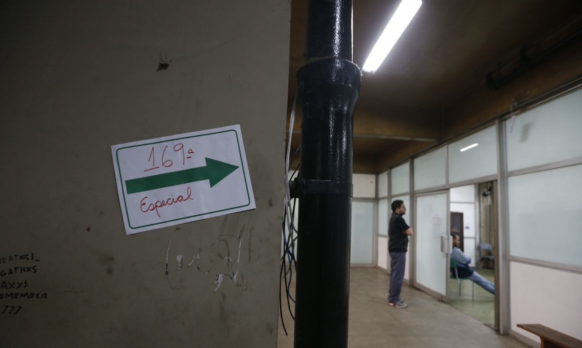 São Paulo (SP), 27/10/2024 - Eleitores comparecem para votação no segundo turno das eleições para prefeito no Escola Estadual Caetano de Campos. Foto: Paulo Pinto/Agência Brasil