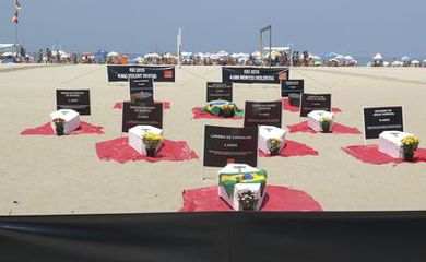 Manifestação contra mortes violentas na Praia de Copacabana  - Repórter Vladimir Platonow/Arquivo Agência Brasil