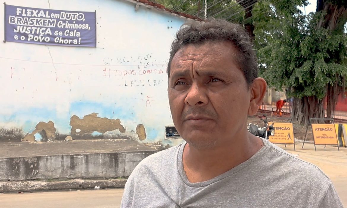 Frame Ainda há moradores aqui/Divulgação Brasília (DF) 25/02/2025 - Personagem Valdemir dos Santos - Caso Braskem: impacto social abala também áreas vizinhas, revela filme.
Mineradora garante que obras de revitalização serão concluídas
Frame Ainda há moradores aqui/Divulgação