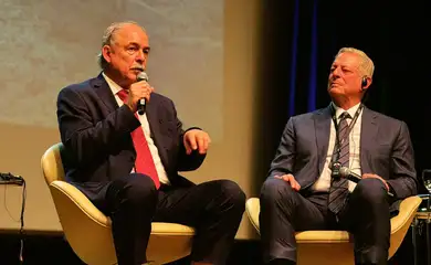 Cris Silva/BNDES O ex-vice-presidente dos Estados Unidos e ativista ambiental Al Gore participou do evento “Mudança Climática, Desenvolvimento Sustentável e Democracia”, organizado pelo Banco Nacional de Desenvolvimento Econômico e Social (BNDES) no Rio de Janeiro.