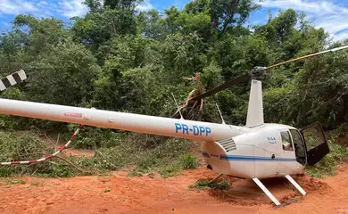 Presidente Prudente/SP - A Polícia Federal apreendeu na quinta (2/12) um helicóptero, transportando aproximadamente 200 quilos de cocaína.